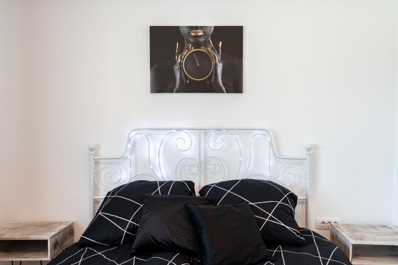 Spacious And Cozy Apartment In Central Bucharest Luaran gambar